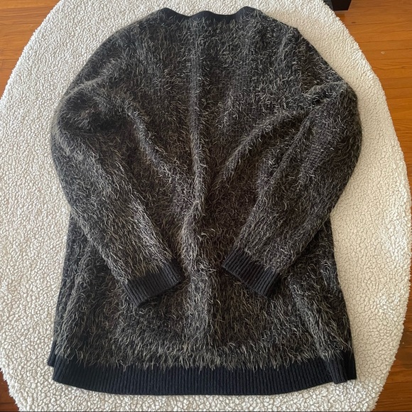 Very soft and cozy EUC cardigan. - Picture 3 of 8